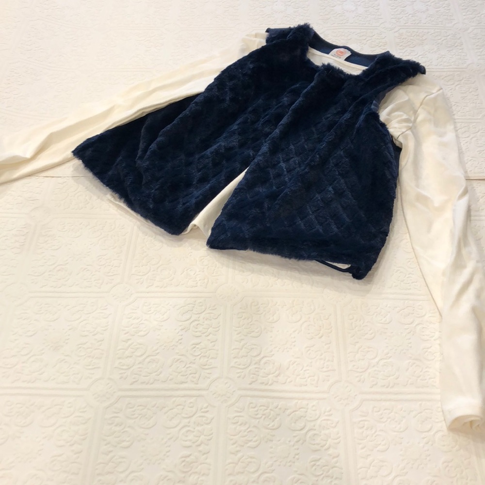 Girls long sleeve shirt with faux fur vest size Xl
